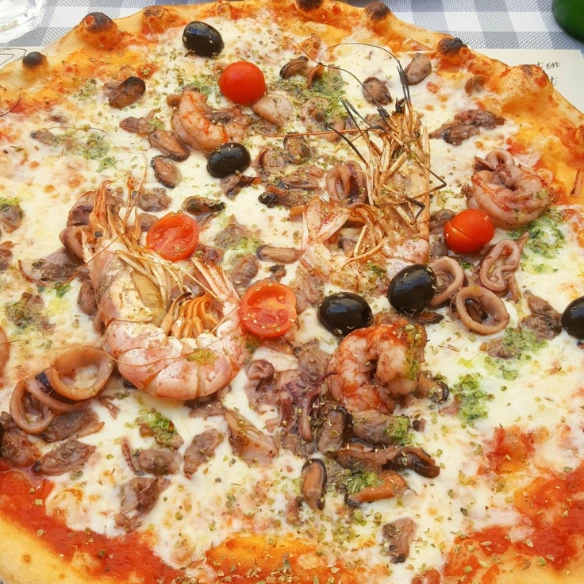 SEAFOOD PIZZA (Large)